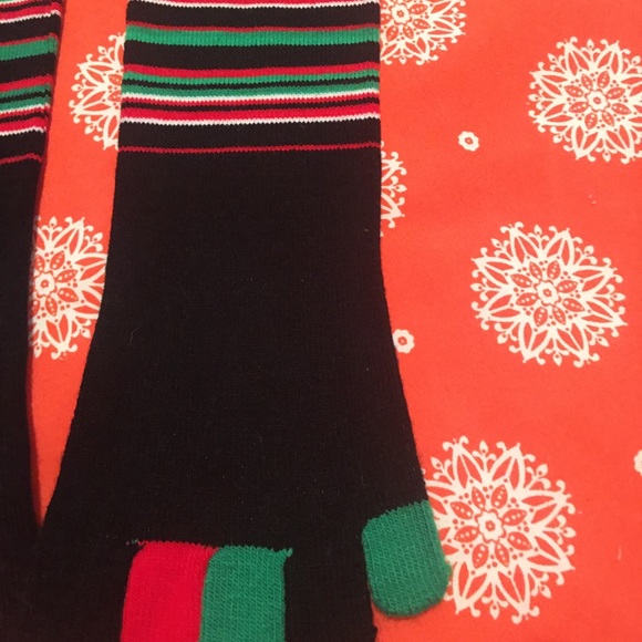 NWOT SANTA TOE SOCKS - Picture 8 of 10